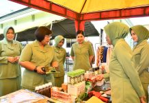 Peringati HUT Persit ke 77, Persit KCK Koorcab Rem 143 Gelar Pasar Murah dan Bhakti Sosial